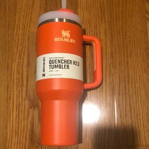 New Stanley-Tumbler/40 Oz Orange-has defect at the bottom-see picture